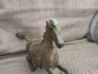 Figura de caballo de latón Antigua.
