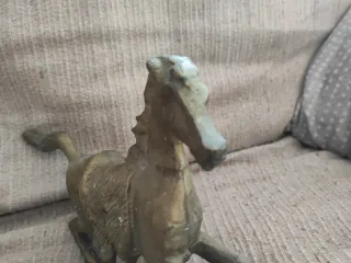 Figura de caballo de latón Antigua.