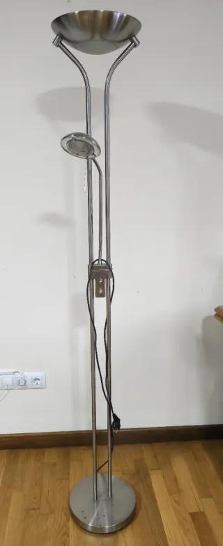 Lámpara de pie moderna