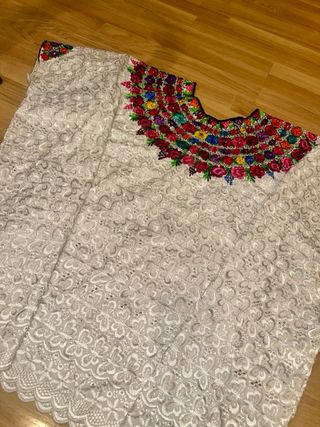 Top estilo mexicana bordado floral
