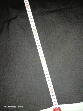 Falda negra elegante señora