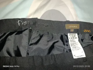 Falda negra elegante señora