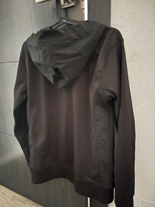 Chaqueta Jordan Negra con Logo Rojo