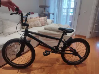Bicicleta BMX Negra