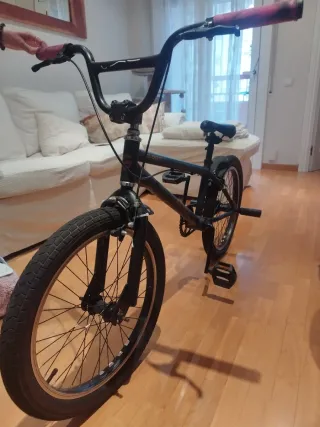 Bicicleta BMX Negra