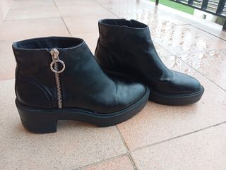 Botines negros con cremallera y plataforma