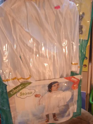 Disfraz blanco con detalles dorados