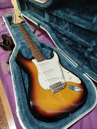 Guitarra Fender Squier Stratocaster+funda rígida