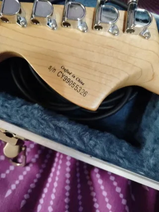 Guitarra Fender Squier Stratocaster+funda rígida
