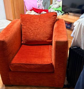 Sofá individual naranja de tela