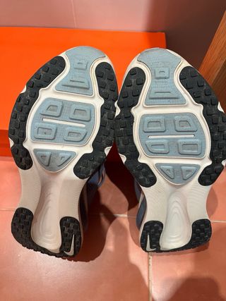 Nike Vomero 18 Talla 42