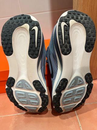 Nike Vomero 18 Talla 42