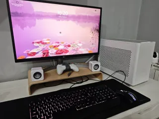 Postazione PC completa bianca