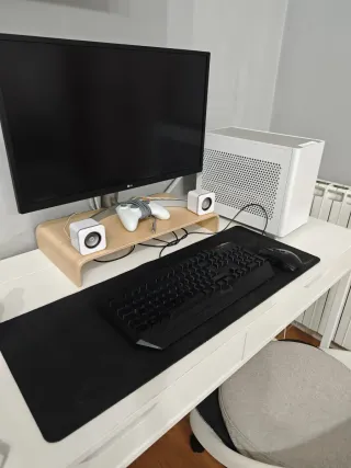 Postazione PC completa bianca