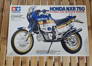 Modellino Honda NXR 750 Paris Dakar Winner Tamiya