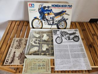 Modellino Honda NXR 750 Paris Dakar Winner Tamiya
