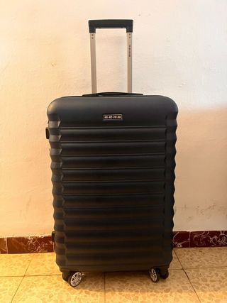 Maleta negra y azul con ruedas