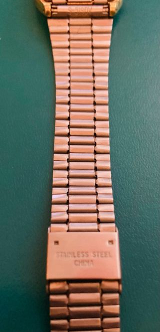 Reloj Casio AQ-230 Dorado