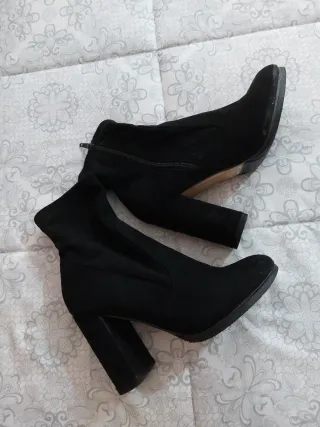Botines de tacón negros
