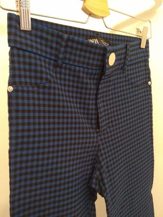 Pantalones pitillo leggins cuadros negro azul Zara
