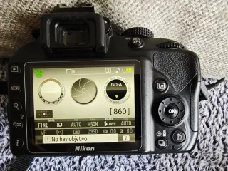 Nikon D3400 con 3 objetivos. 18-55, 18-200, 55-200