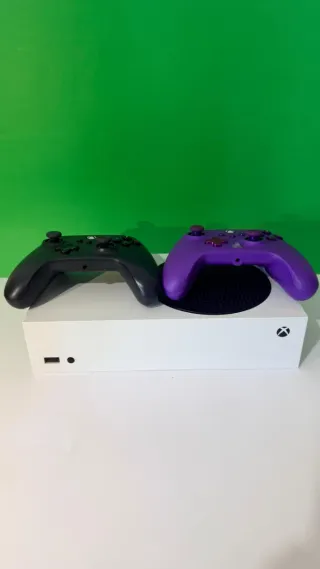 Xbox Series S + 2 Controles