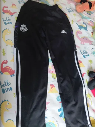 Chándal Real Madrid niño Adidas. Talla 8-10 aprox.