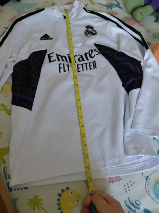 Chándal Real Madrid niño Adidas. Talla 8-10 aprox.