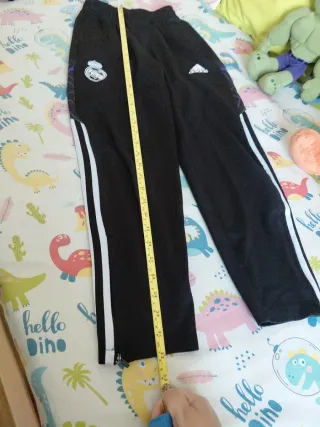 Chándal Real Madrid niño Adidas. Talla 8-10 aprox.