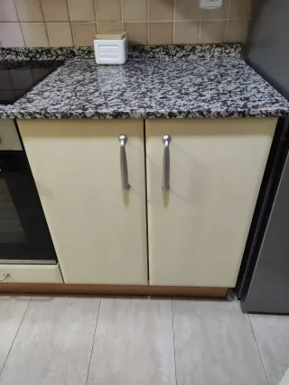 Muebles de cocina bajo beige