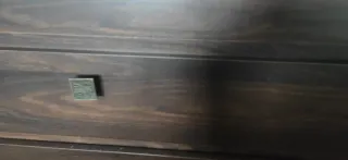 Cómoda y mesitas madera oscura teka.