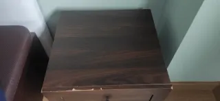 Cómoda y mesitas madera oscura teka.