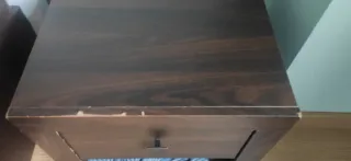 Cómoda y mesitas madera oscura teka.