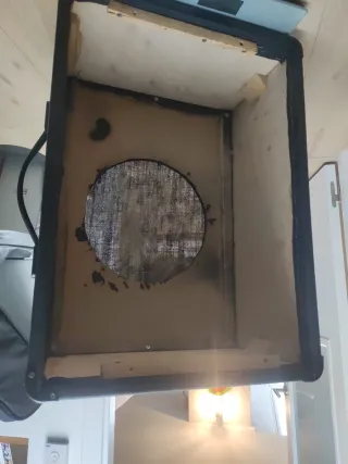 Pantalla de altavoz artesanal