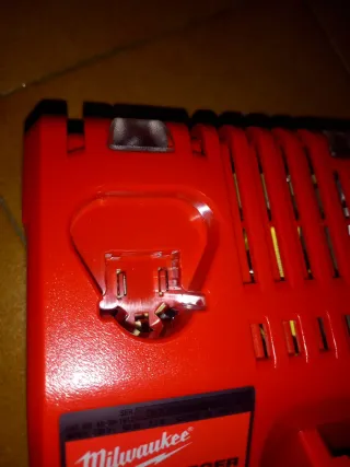 Cargador Milwaukee M12 / M18 Nuevo a Estrenar