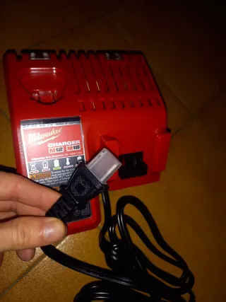 Cargador Milwaukee M12 / M18 Nuevo a Estrenar