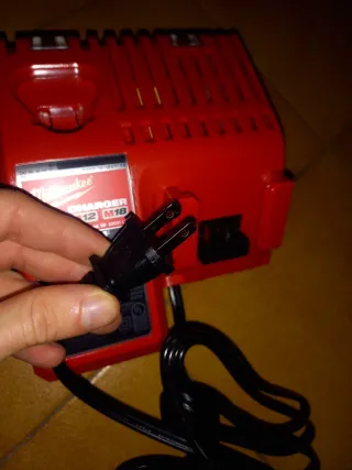 Cargador Milwaukee M12 / M18 Nuevo a Estrenar