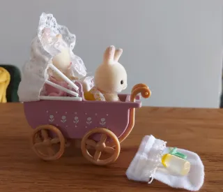 Sylvanian Families Gemelos Conejos con cochecito