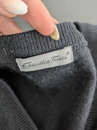 Jersey Emidio Tucci Negro Cuello Pico