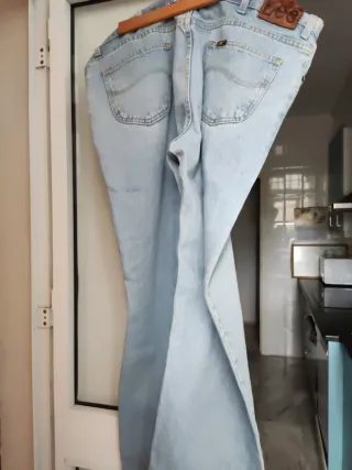 Pantalón vaquero Lee Talla 42-30 claros