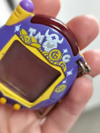 Tamagotchi keitai akai