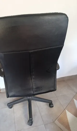 Silla de oficina negra marca igo
