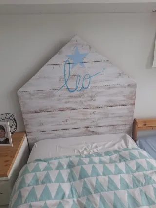 Cabecero infantil de madera personalizado