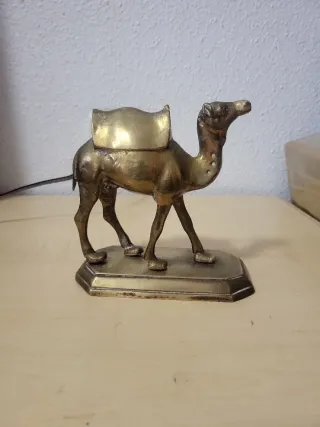 Figura camello bronce/latón