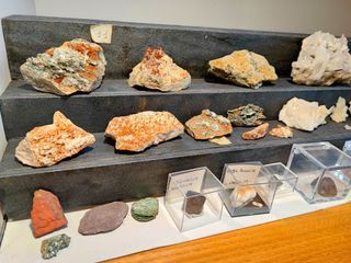 COLLEZIONE 60 MINERALI QUARZO PIRITE ELBA GRANATO