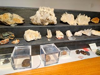 COLLEZIONE 60 MINERALI QUARZO PIRITE ELBA GRANATO