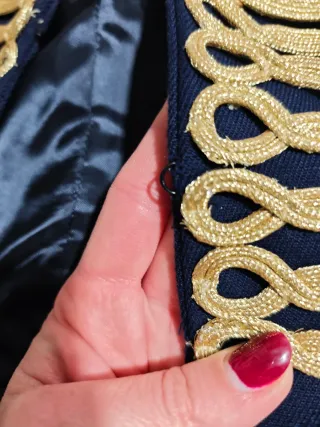 Chaqueta Zara estilo domador azul y dorada