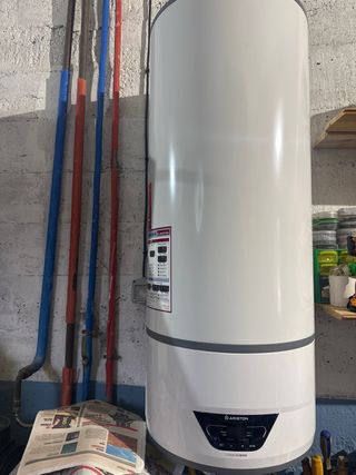 Calentador/ termo aerotermia