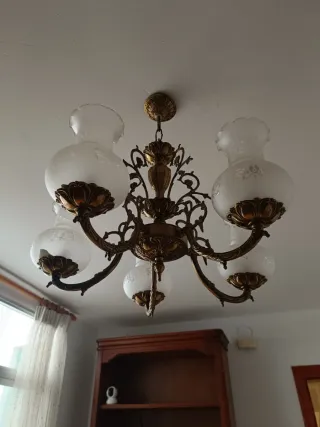 Lámpara de techo dorada de metal y cristal