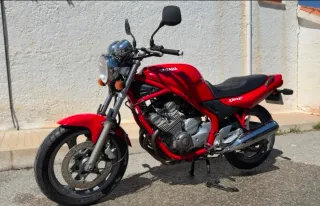 Yamaha XJ600N Roja